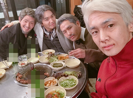 صورة [رأي مستخدمي الانترنت] شايني وإنفينيت يتحولون إلى “أجداد”