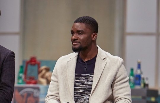 صورة سام أوكايري تحدث عن العنصرية التي واجهها في كوريا + لقبه “هيونغ الأسود”