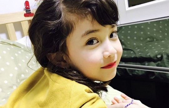 صورة رأي مستخدمي الإنترنت في جمال أخت جون سومي الصغرى