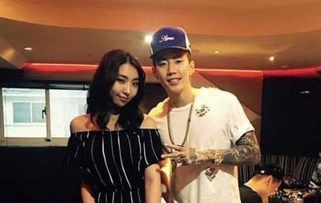 صورة [الآراء] مينزي ستتعاون مع جاي بارك من أجل ألبومها المنفرد