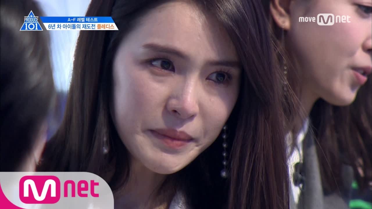 صورة كاهي انهارت باكية حين رأت أعضاء نيويست في برنامج Produce 101 الموسم الثاني