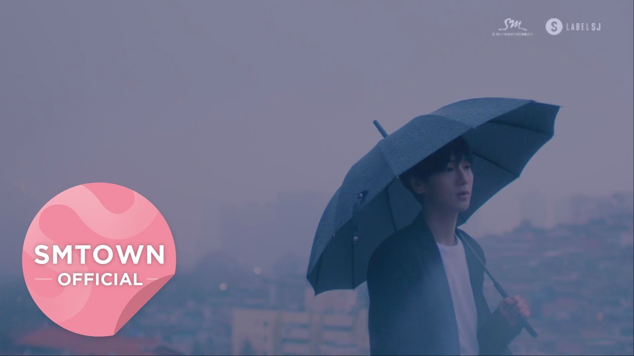 صورة ييسونغ من سوبر جونيور أصدر فيديو كليب أغنيته الجديدة “مظلة ورقية”