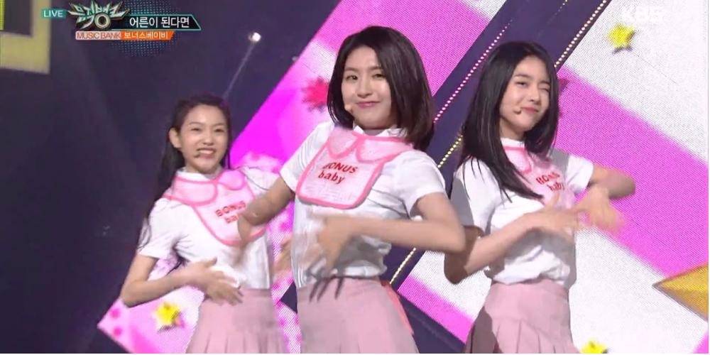 صورة [الآراء] بونوس بيبي تعرّضن للإنتقاد لتبنيهن مفهوم اللوليتا على الميوزك بانك