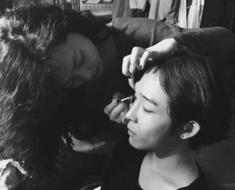 صورة رأي مستخدمي الإنترنت في صورة سولي وهي تضع المكياج لـ نام تايهيون