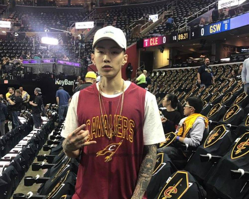 صورة رأي مستخدمي الإنترنت في تعليقات الأمريكيون العنصرية تجاه جاي بارك