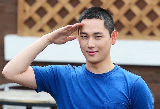 صورة [الآراء] إم سيوان التحق بالخدمة العسكرية الإلزامية