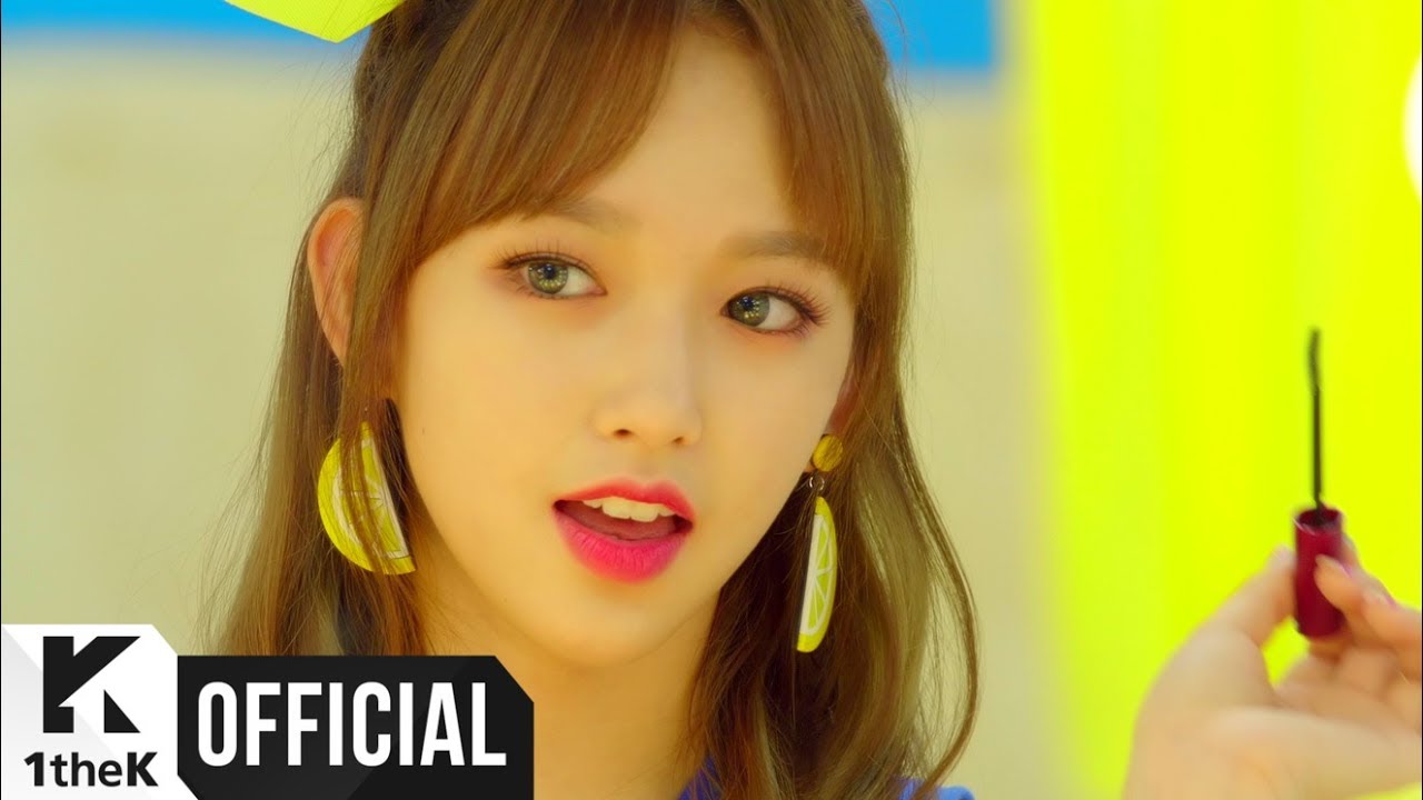 صورة كوزميك قيرلز أصدرن الفيديو كليب الخاص بأغنيتهن الجديدة “قبلني”