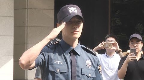 صورة [صور+فيديوهات] المعجبين رحبّوا بخروج دونغهي من الجيش