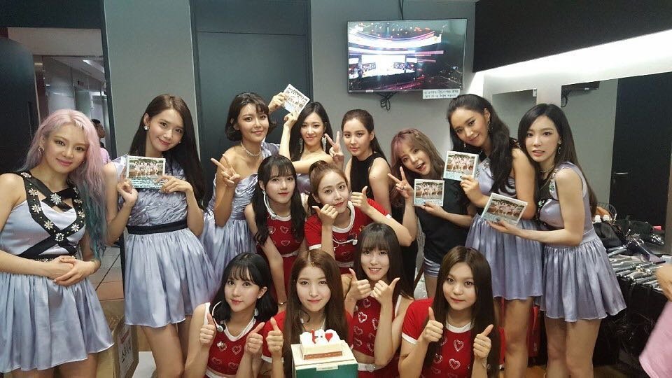 صورة جيفريند و ويكي ميكي قدّمن تحيتهن لسنسد في برنامج الميوزك كور