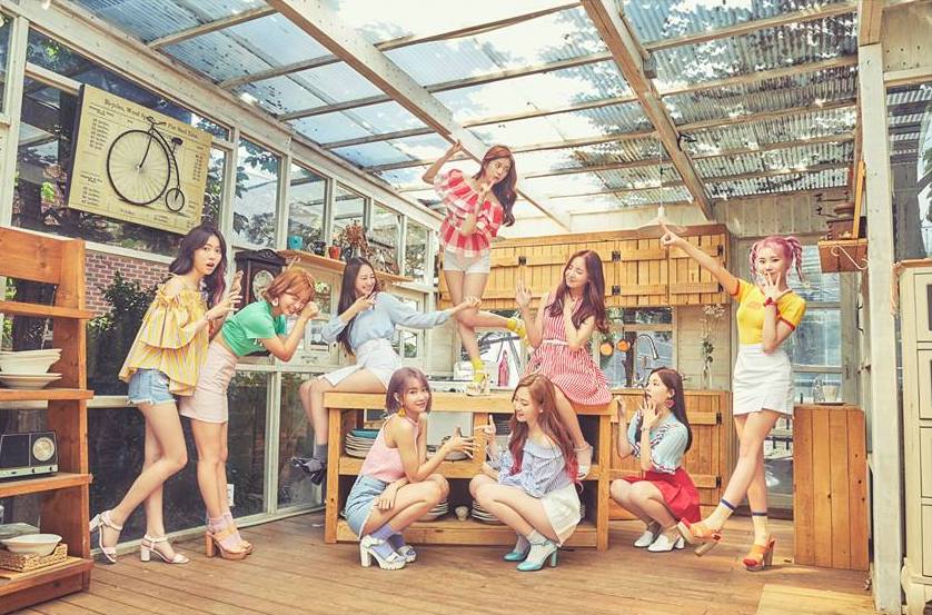 صورة مومولاند بدأن التشويق لعودتهن القادمة بتاريخ ٢٢ أغسطس