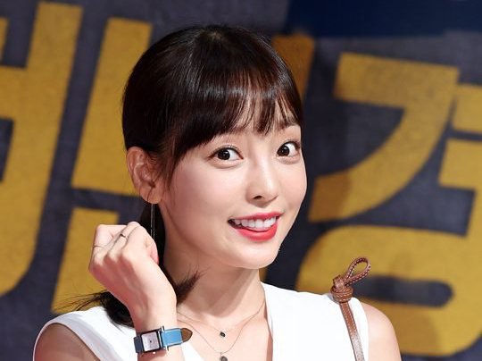 صورة رأي مستخدمي الإنترنت في أول ظهور لـ قو هارا بعد قضية تدخينها المثيرة للجدل