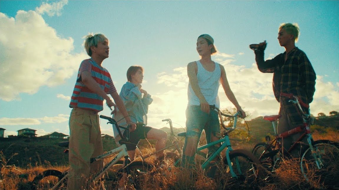 صورة وينر أصدروا فيديو كليب أغنيتي Love Me Love Me و Island