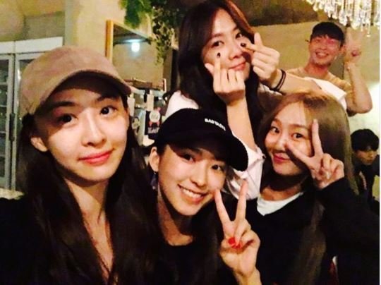 صورة [الآراء] سيستار أظهرن بأنهن ما يزلن مقربات من بعضهن حتى بعد تفكك الفرقة