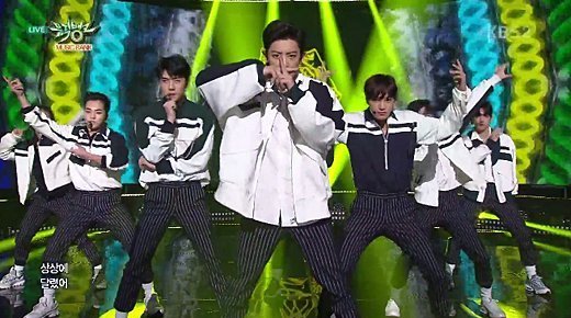 صورة رأي مستخدمي الإنترنت في تمكن إكسو من الفوز بأكثر من ١٠٠ جائزة على البرامج الموسيقية