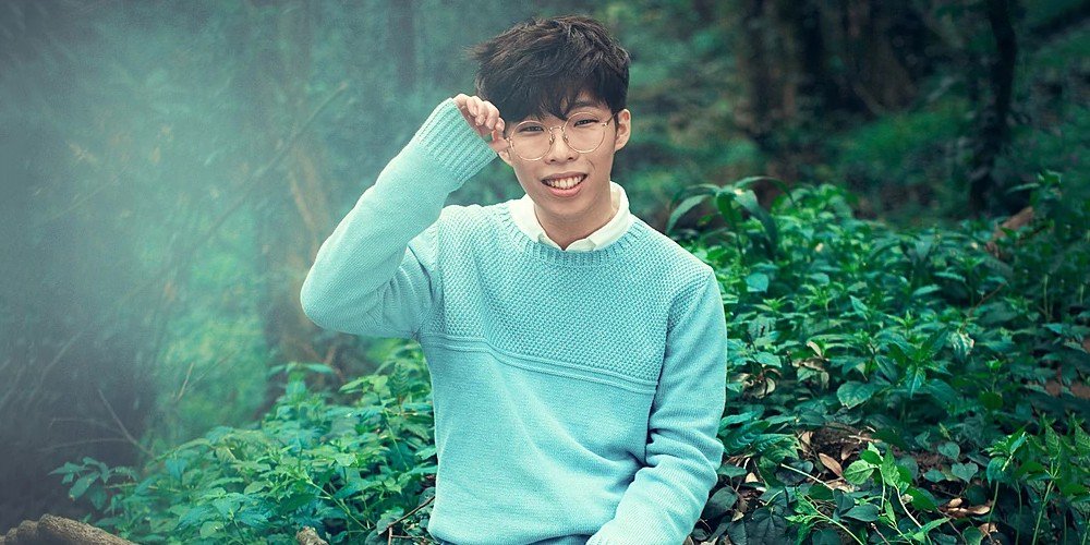 صورة تشانهيوك عضو فرقة آكمو سيلتحق بالجيش هذا الشهر