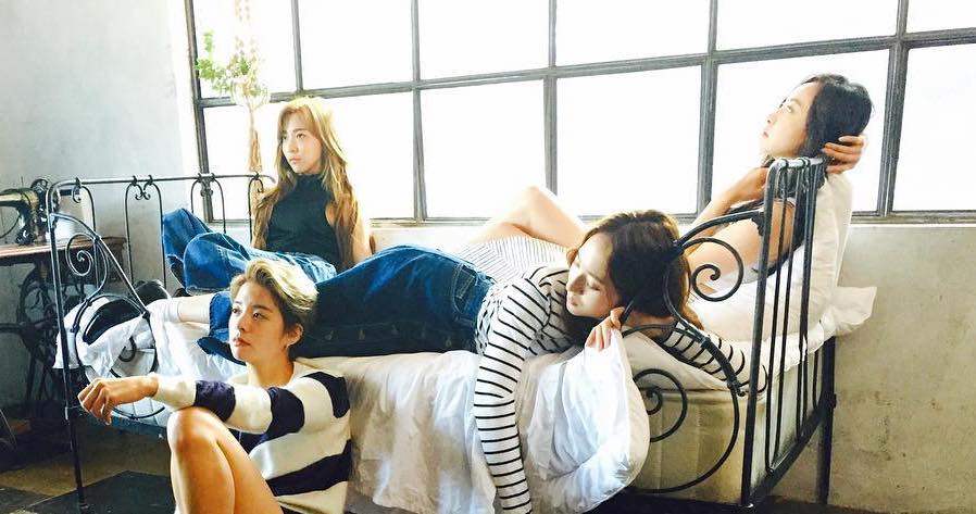 صورة لونا وآمبر احتفلتا بالذكرى السنوية الثامنة لفرقة fx بصورة جماعية