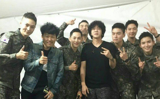 صورة سيوان جذب الاهتمام بوسامته الشديدة حتى وهو في الجيش