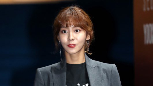 صورة [الآراء] يوي استمرت بإثارة قلق المعجبين بخسارتها للمزيد من الوزن