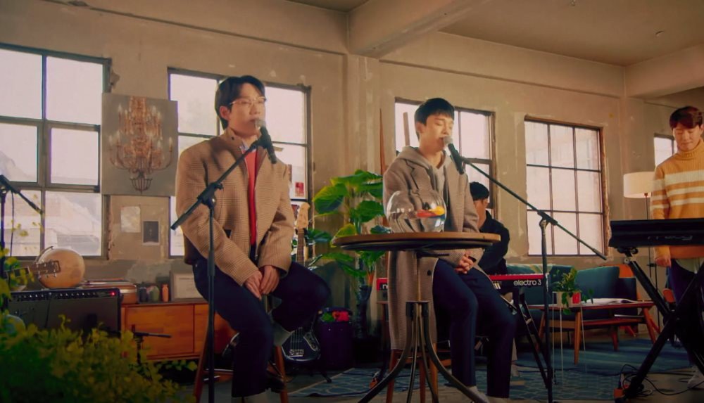 صورة تشين و 10cm أصدرا فيديو كليب أغنية تعاونهما “باي بيب” من أجل قناة SM الموسيقية