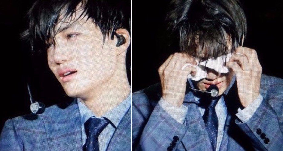 صورة [الآراء] كاي انفجر باكيا بعد أن ارتكب غلطة بسيطة على المسرح في حفل إكسو