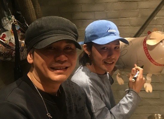 صورة [الآراء] جي دراغون ويانغ هيون سوك التقطا صور لطيفة معا