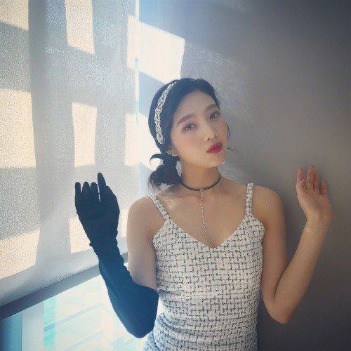 صورة رأي مستخدمي الإنترنت في شكل جوي بالستايل الكلاسيكي من أحدث صور لها