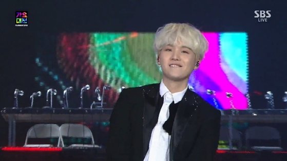 صورة [الآراء] شوقا أخرس الكارهين الذين يقولون أن بانقتان يزامنون شفاههم بأروع طريقة ممكنة في حفل SBS الـ غايو دايجون ٢٠١٧