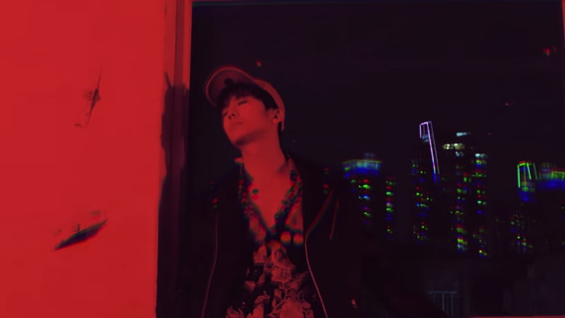 صورة وويونغ من 2PM أهدى المعجبين بمقطع خاص لأغنيته الجانبية “لا تمثلي”