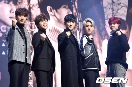 صورة [الآراء] B1A4 نُقلوا إلى المستشفى بعد تعرّضهم لحادث سير