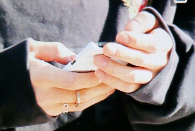 صورة [الآراء] المعجبين عبّروا عن تأثرهم بعد أن عرفوا المعنى وراء خاتم تشانيول الإضافي