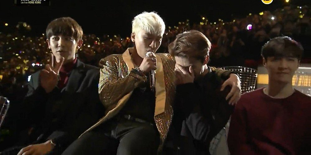 صورة ماكني بيغ بانغ أرسل لـ ماكني إكسو عربة طعام لدعمه