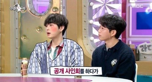 صورة جونهيونغ من هايلايت يقول أنه يخاف ويتوتر من التواجد أمام الناس