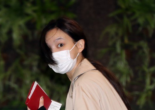 صورة رأي مستخدمي الإنترنت في شكل نايون من توايس من دون مكياج