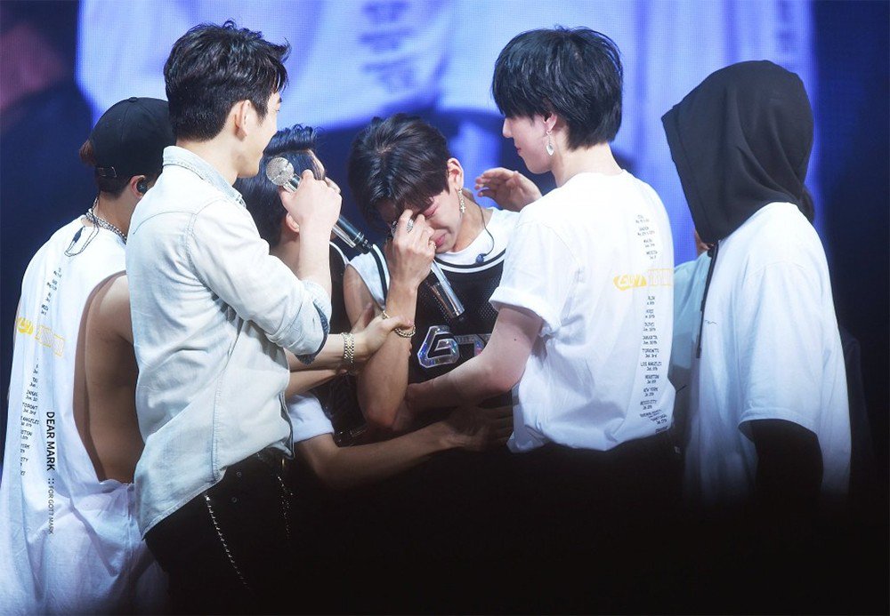 صورة بام بام بكى لأول مرة منذ انطلاقته بسبب قلقه على معجبيه خلال حفل GOT7 الأخير