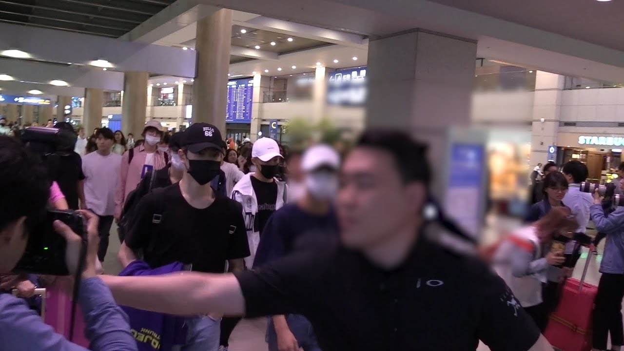 صورة وكالة SM أصدرت اعتذار رسمي عن اعتداء حارس NCT 127 الشخصي على إحدى المصورين