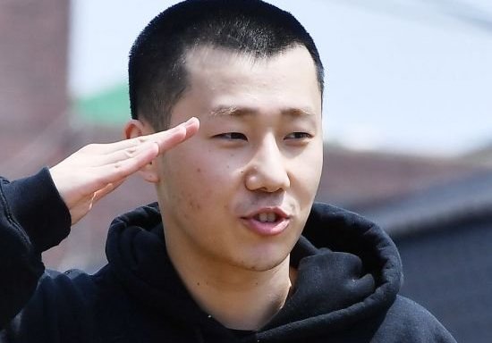 صورة [الآراء] سونغيو من إنفينيت بدأ خدمته العسكرية الإلزامية اليوم