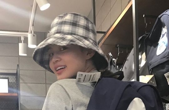 صورة [الآراء] لي هاي تبدو كطالبة ابتدائية في أحدث صور لها