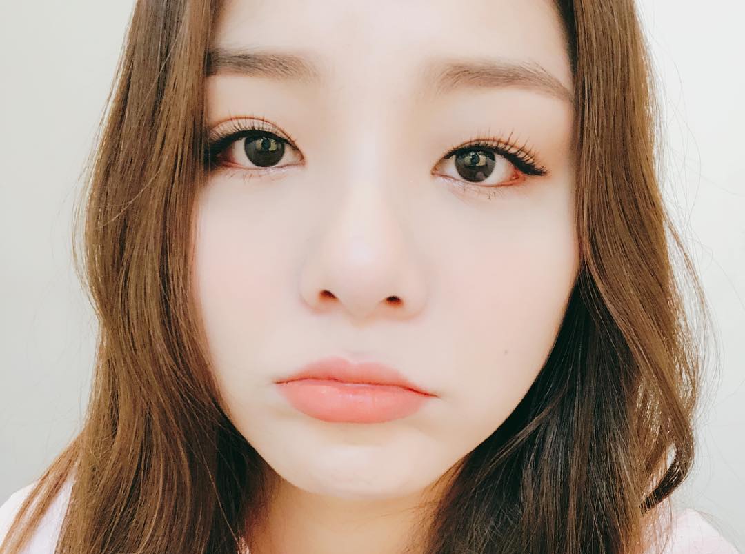 صورة [الآراء] آيلي نفت إجراءها لأي عملية تجميلية بعد أن واجه مستخدمي الإنترنت صعوبة في التعرّف عليها