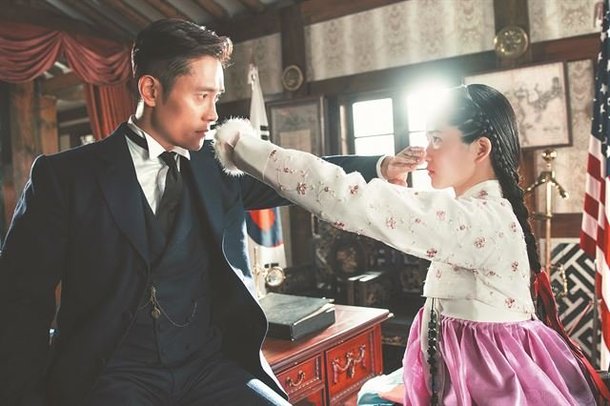 صورة [الآراء] هل يتلقى لي بيونغ هون أجرا مبالغ فيه مقابل كل حلقة من مسلسله؟