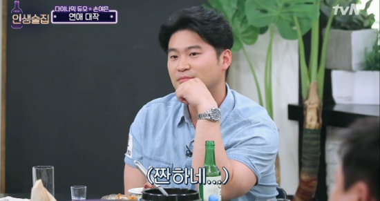 صورة [الآراء] تشويزا يقول أنه يفضل العلاقات الخاصة بدلا من العامة