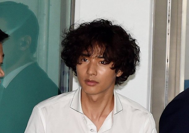 صورة رأي مستخدمي الإنترنت في مظهر وون بين من حدث توقيعه للمعجبين