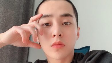 صورة [الآراء] شيومين كشف عن شعره الحليق قبل تجنيده اليوم