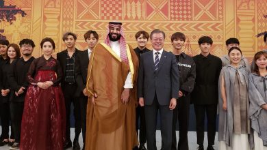 صورة فرقة B.I.G الكورية التقت بولي العهد الأمير محمد بن سلمان في البيت الأزرق