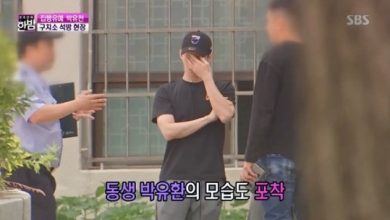 صورة [الآراء] يوهوان جذب الاهتمام بصوره وهو ينتظر خروج شقيقه يوتشون يوم إطلاق سراحه