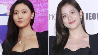 صورة [الآراء] من ارتدت الفستان بشكل أفضل؟ جيسو من بلاكبينك أم هواسا من مامامو؟