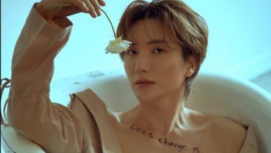 صورة [الآراء] ليتوك استعرض صدره المكتوب عليه رسالة تهدف إلى زيادة الوعي بأهمية الحفاظ على البيئة