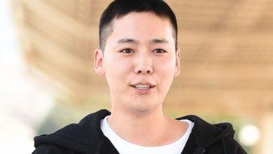 صورة كيم جين وو من فرقة وينر بدأ رسميا تجنيده الإلزامي