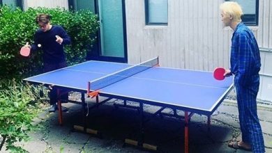 صورة [الآراء] سونغ مينو شارك بصورة لنفسه وهو يلعب البينغ بونغ بالبيجامة