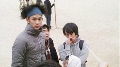 صورة [الآراء] كيم سوهيون جذب الاهتمام بشعره المجعد في صوره القديمة أيام الجامعة