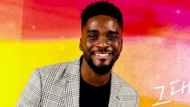 صورة قناة BBC أجرت لقاء مع سام أوكايري لمناقشة موضوع العنصرية في كوريا الجنوبية والتحدث عن قضية الجدل التي تعرّض لها مؤخرا